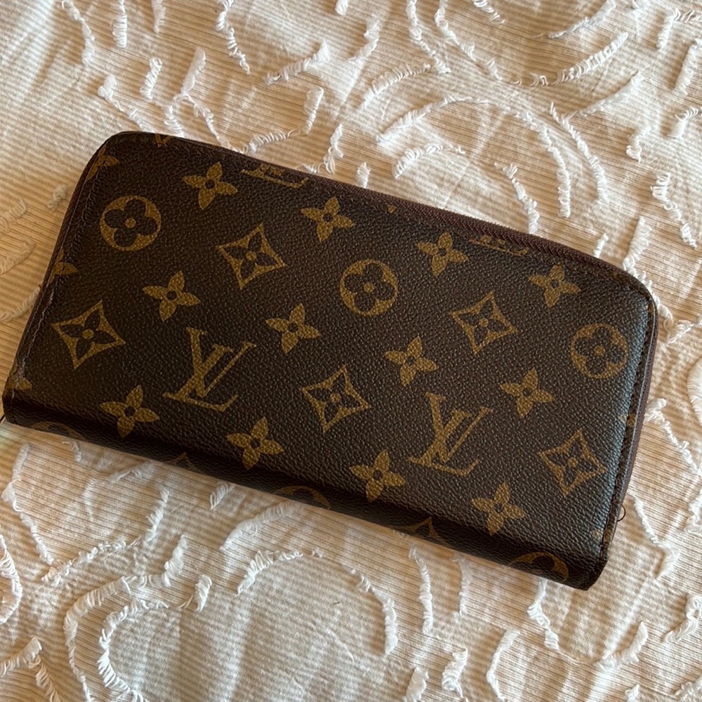 Brown and tan Louis Vuitton patterned wallet